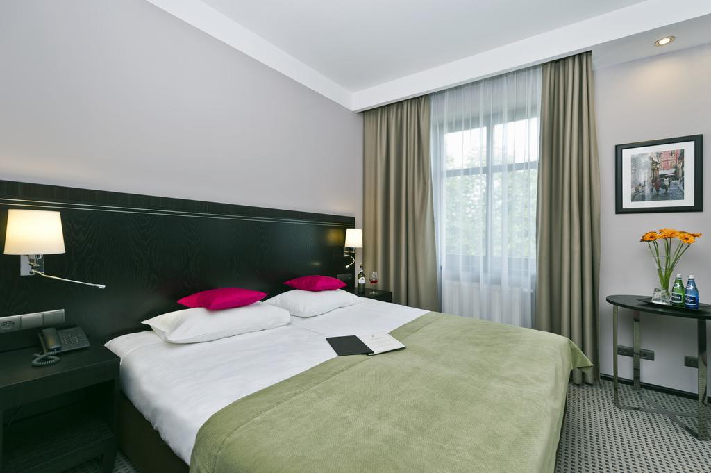 Hotel Fado Spa & Restaurant ชวิดนิตซา ภายนอก รูปภาพ